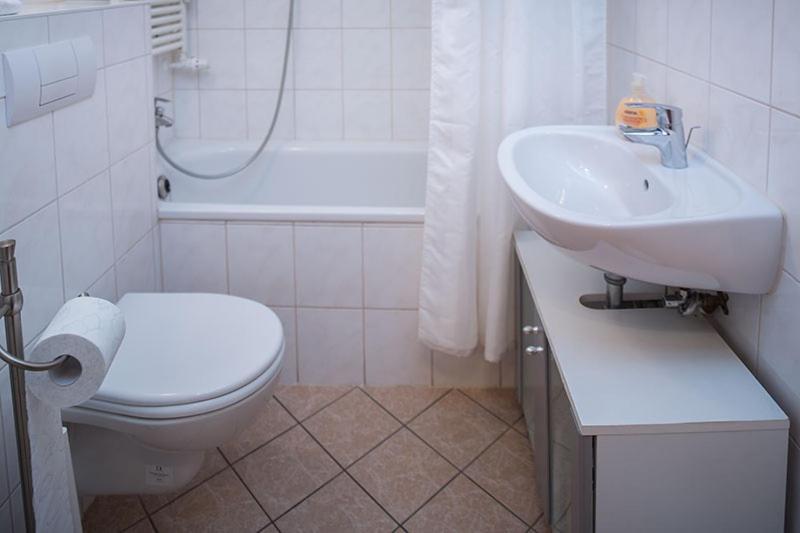 H&H Apartments Im Herzen Der Stadt Teilweise Mit Balkon Ruhig Zentral Modern Mit Kueche ไกรฟ์สวัลด์ ภายนอก รูปภาพ
